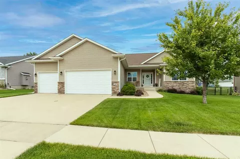 165 Driftwood Ln, Fairfax, IA 52228