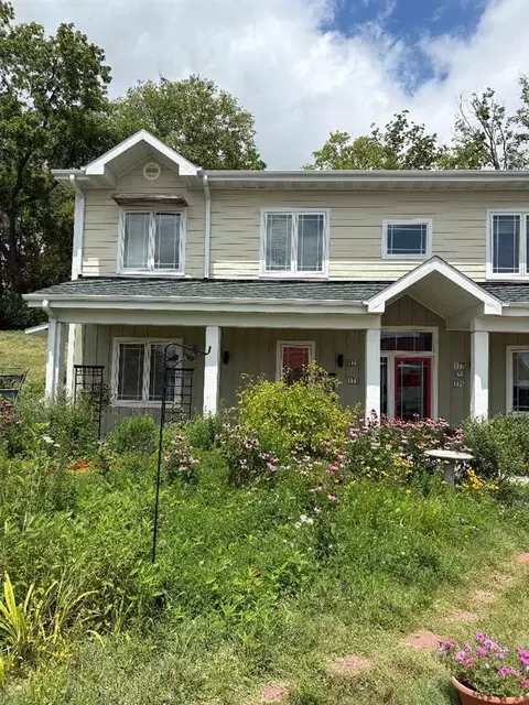 171 Prairie Hill Ln, Iowa City, IA 52246