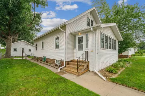 189 21st Ave SW, Cedar Rapids, IA 52404