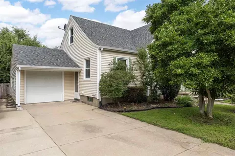 3218 C Ave NE, Cedar Rapids, IA 52402 photo 2