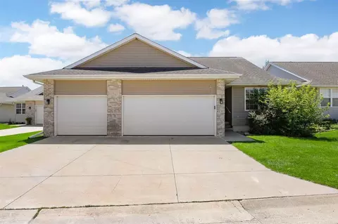 4157 Lakeview Dr SW, Cedar Rapids, IA 52404