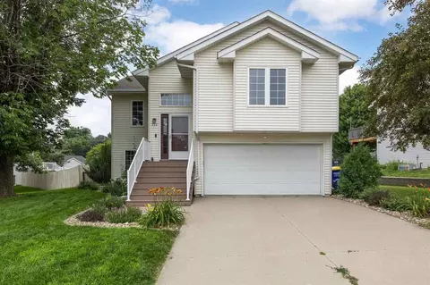 712 Randall Dr, Solon, IA 52333
