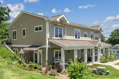 184 Prairie Hill Ln, Iowa City, IA 52246