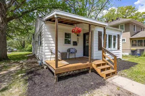 841 S 7th Ave, Iowa City, IA 52240