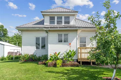 302 W Main St, Garrison, IA 52229