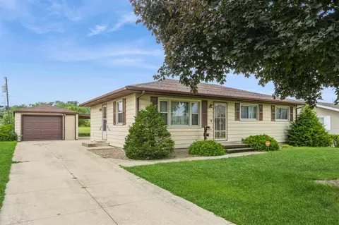 334 32nd St NW, Cedar Rapids, IA 52405