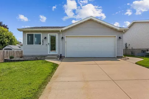 5655 Deerwood St SW, Cedar Rapids, IA 52404