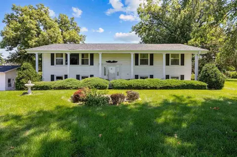 7405 Beverly Rd SW, Fairfax, IA 52228