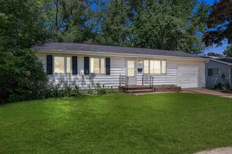 2413 Miami Dr, Iowa City, IA 52240