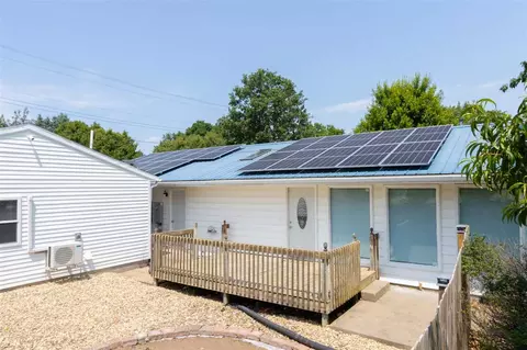 519 S S Ave, C, IA 52353