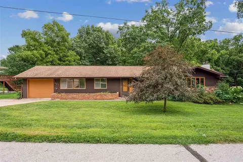 421 Pleasant View Dr NE, Solon, IA 52333