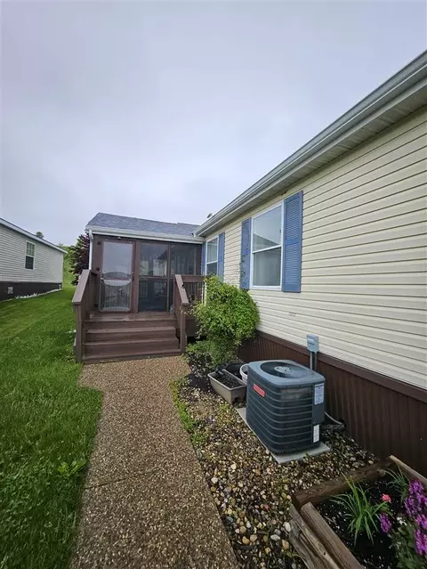 1331 Sundown Rdg, Iowa City, IA 52246