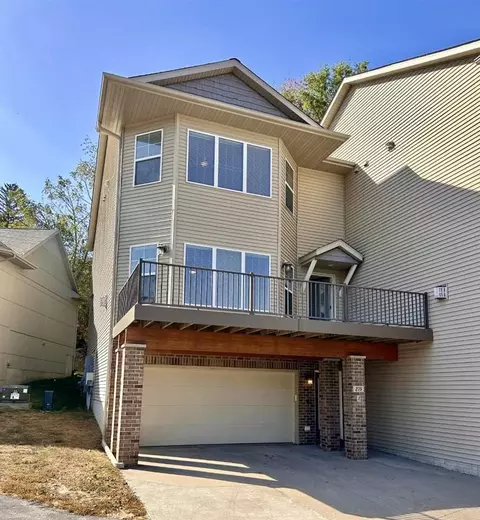 275 Holiday Rd, Coralville, IA 52241