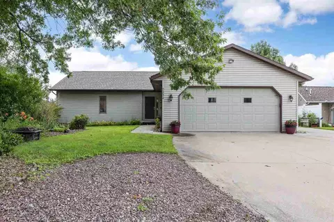 2934 Diamond Mil Cir, Coralville, IA 52241