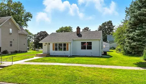 1103 N Iowa Ave, Washington, IA 52353