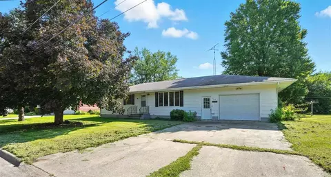 1402 N 6th Ave, Washington, IA 52353