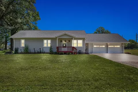 4990 Linn St SW, Kalona, IA 52247