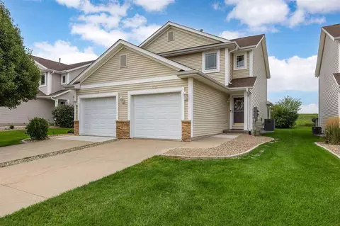 515 Bent Creek Dr, Marion, IA 52302