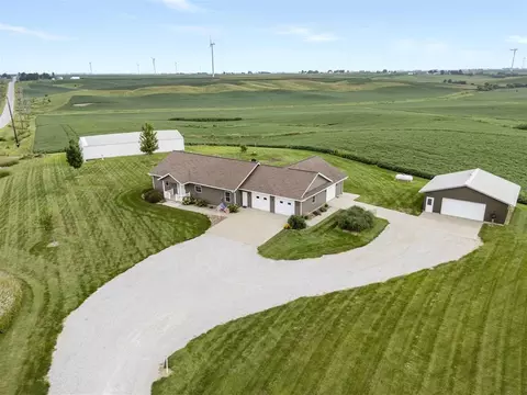 1811 M Ave, Marengo, IA 52301