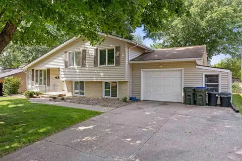 907 Talwrn Ct, Iowa City, IA 52246