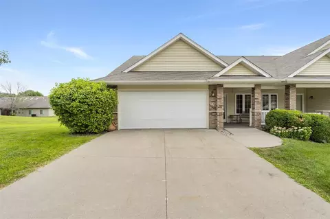74 Brentwood Dr, Iowa City, IA 52245