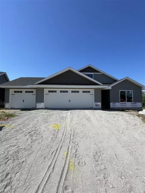 3841 Winnsboro Dr, Iowa City, IA 52245