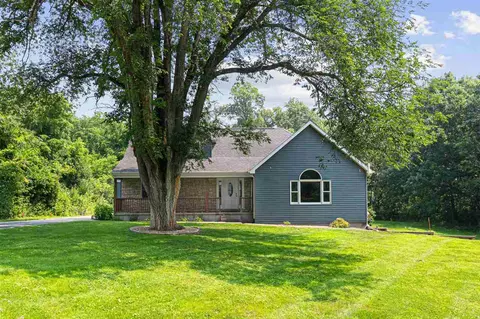 1618 NE Curtis Bridge Rd, Swisher, IA 52338