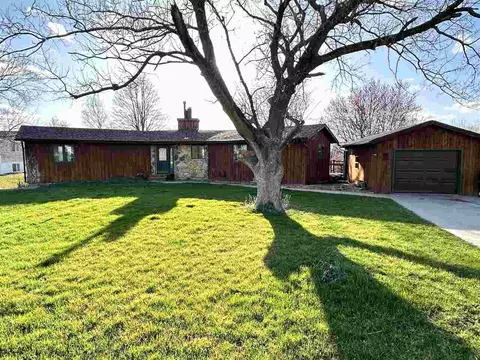 145 Fairway Dr, Lisbon, IA 52253