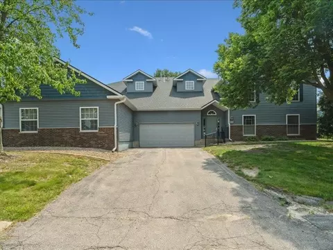 4625 Westchester Dr NE #D, Cedar Rapids, IA 52402