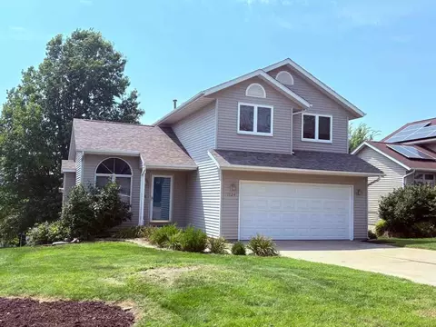 1724 Park Ridge Dr, Coralville, IA 52241