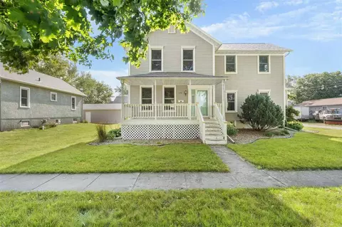 572 Marengo Ave, Marengo, IA 52301