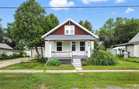 433 S 8th Ave, Washington, IA 52353