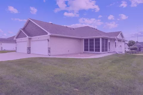 913 Deer Run Dr NE, Cedar Rapids, IA 52402