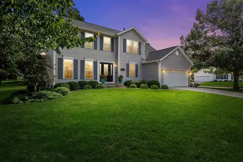 3105 Towne House Dr NE, Cedar Rapids, IA 52402