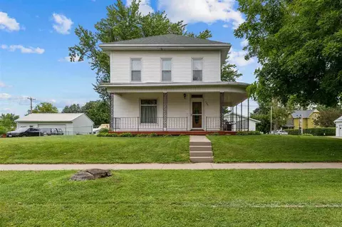 508 E 1st St, Mechanicsville, IA 52306