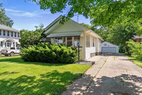 1134 S Iowa Ave, Washington, IA 52353