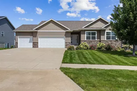 1342 Crescent Oak Ln, Marion, IA 52302