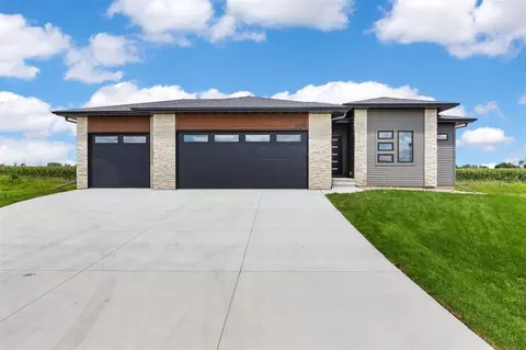 309 Hackberry Dr, Palo, IA 52324