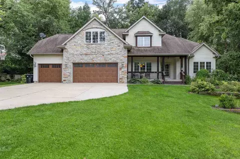960 Mesquite Dr, Coralville, IA 52241