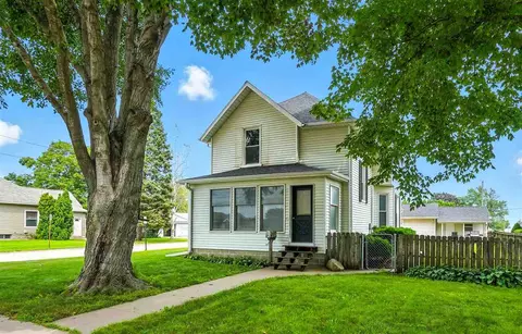 1038 N 6th Ave, Washington, IA 52353