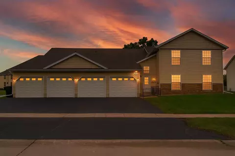 3919 Summerfield Ln NE, Cedar Rapids, IA 52402