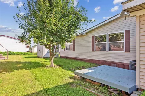 718 Bay Ridge Dr, Iowa City, IA 52246