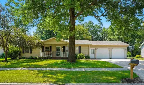 835 1st Pl, Kalona, IA 52247