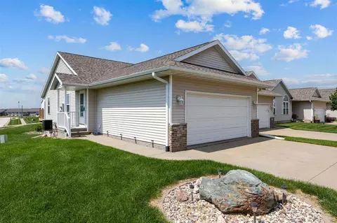 247 Whirlaway Ln, Fairfax, IA 52228