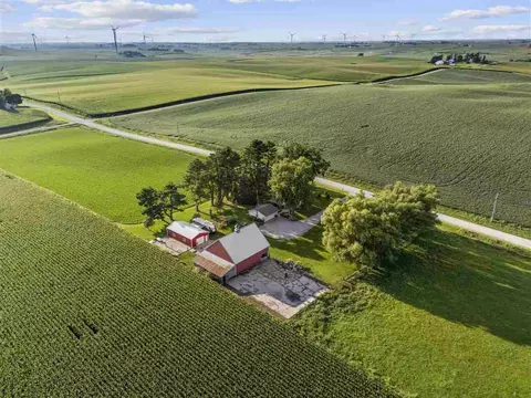 2018 230th St, Williamsburg, IA 52361