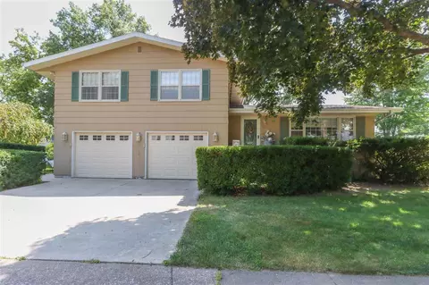 215 W Harrison St, Washington, IA 52353