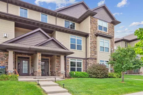 751 Mission Point Rd, Iowa City, IA 52245