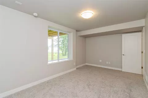 Bedroom - 1010 Switchgrass Ln, Ely, IA 52227 photo 5 of 7