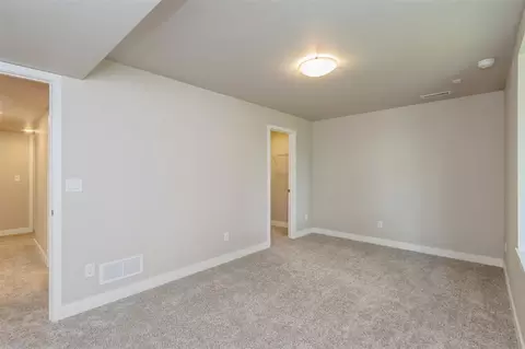 Bedroom - 1010 Switchgrass Ln, Ely, IA 52227 photo 4 of 7