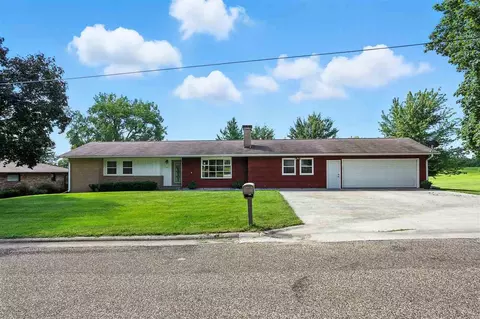 207 Fairview Dr, Wellman, IA 52356